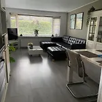 Domek alpejski Wellness Hottub & Sauna In Het Bos