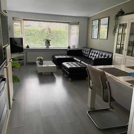 シャレー Luxe Gerenoveerde L-chalet