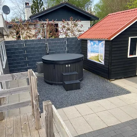 Wellness Hottub & Sauna In Het Bos Putten