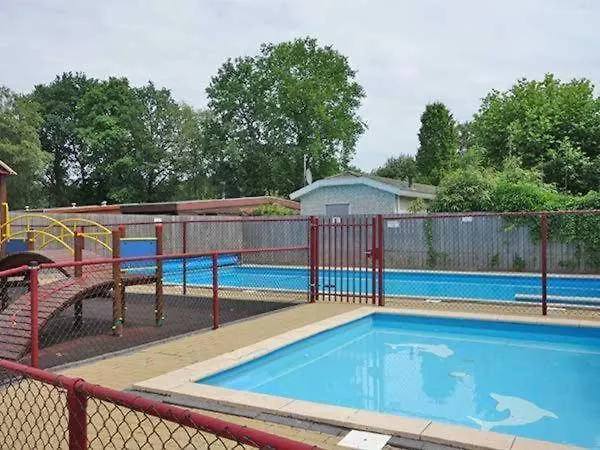 Wellness Hottub & Sauna In Het Bos