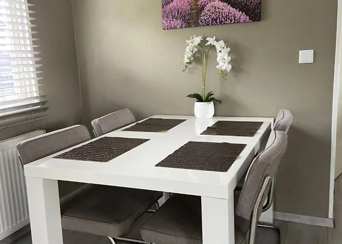 Wellness Hottub & Sauna In Het Bos شاليه